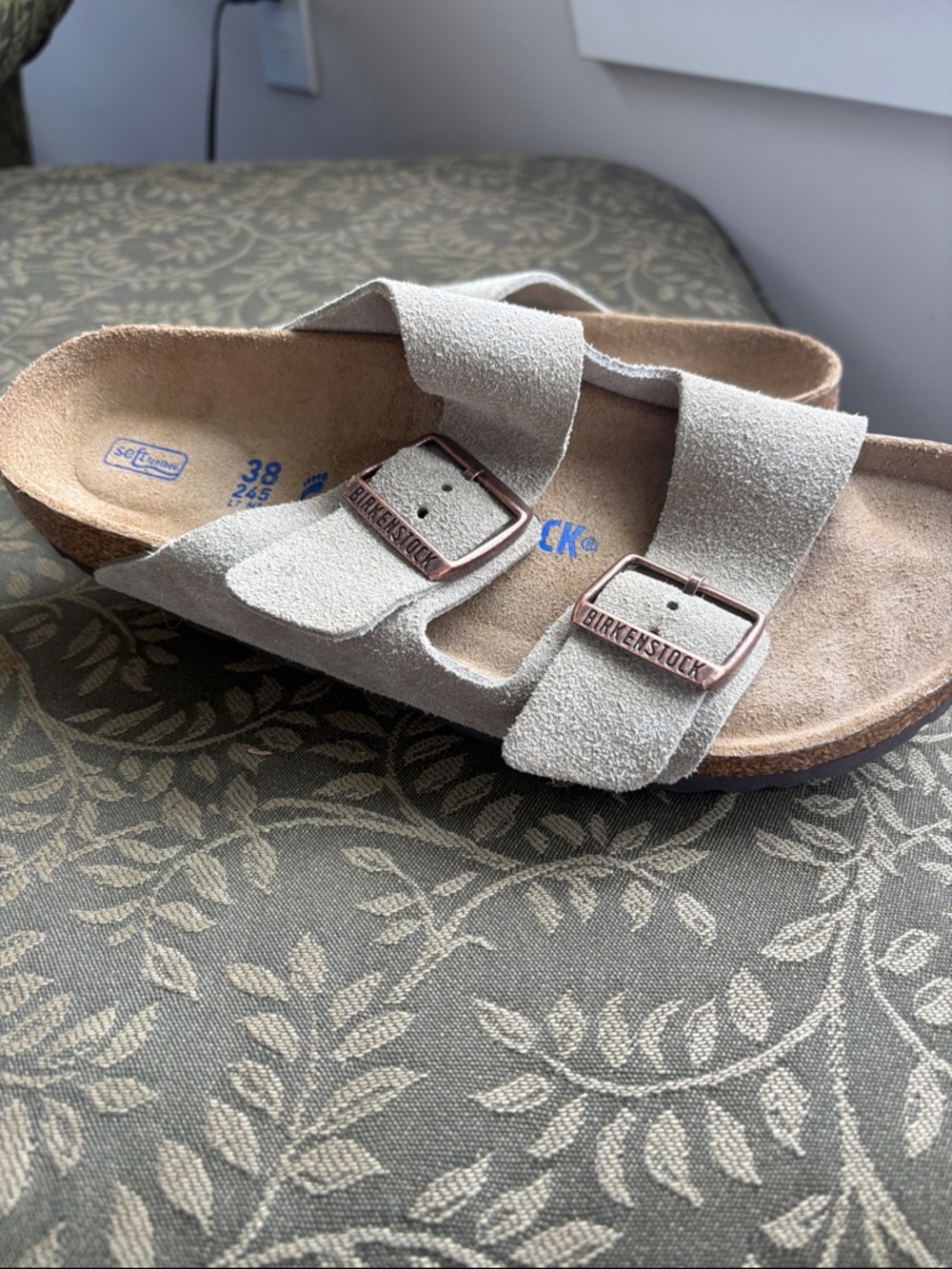 Women’s Birkenstock Size 38 245 L7 M5 olive green /taupe Color NEW never worn